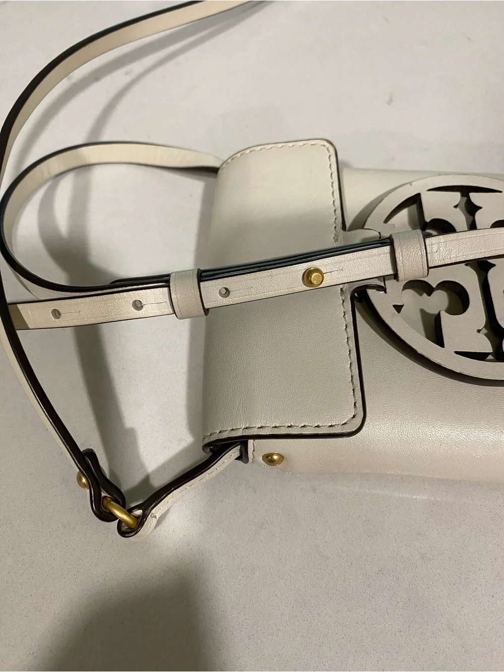 Tory Burch Cream Leather Miller phone Crossbody - Picture 10 of 15
